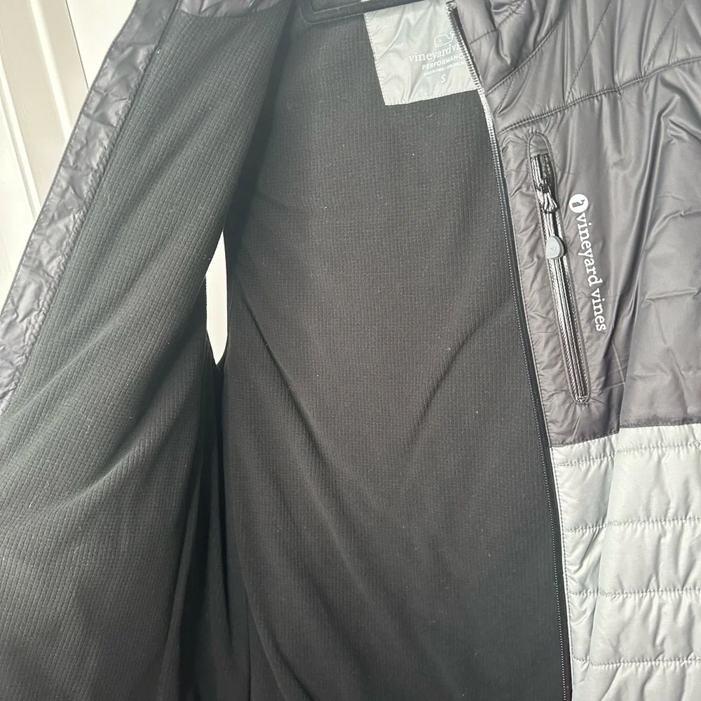 Vineyard Vines Men’s Performance Vest- Small - Picture 4 of 4